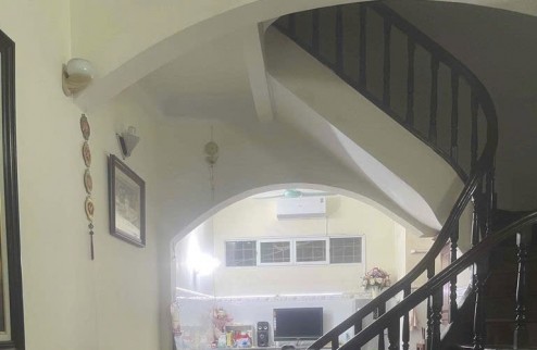 Cho thuê nhà trong ngõ phố Bùi Xương Trạch, Thanh Xuân , Hà Nội. DT 50m - 5 tầng, 6 ngủ, Giá 16 Triệu